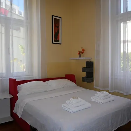 King Apartment *